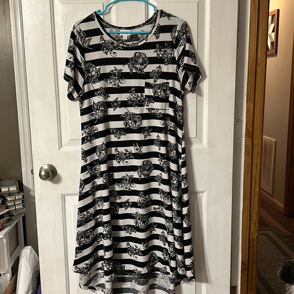 LuLaRoe Dresses & Skirts - Ladies Lula roe Carly